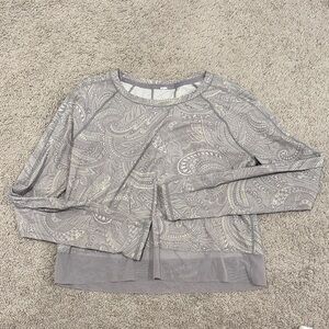 Lululemon workout shirt crop style